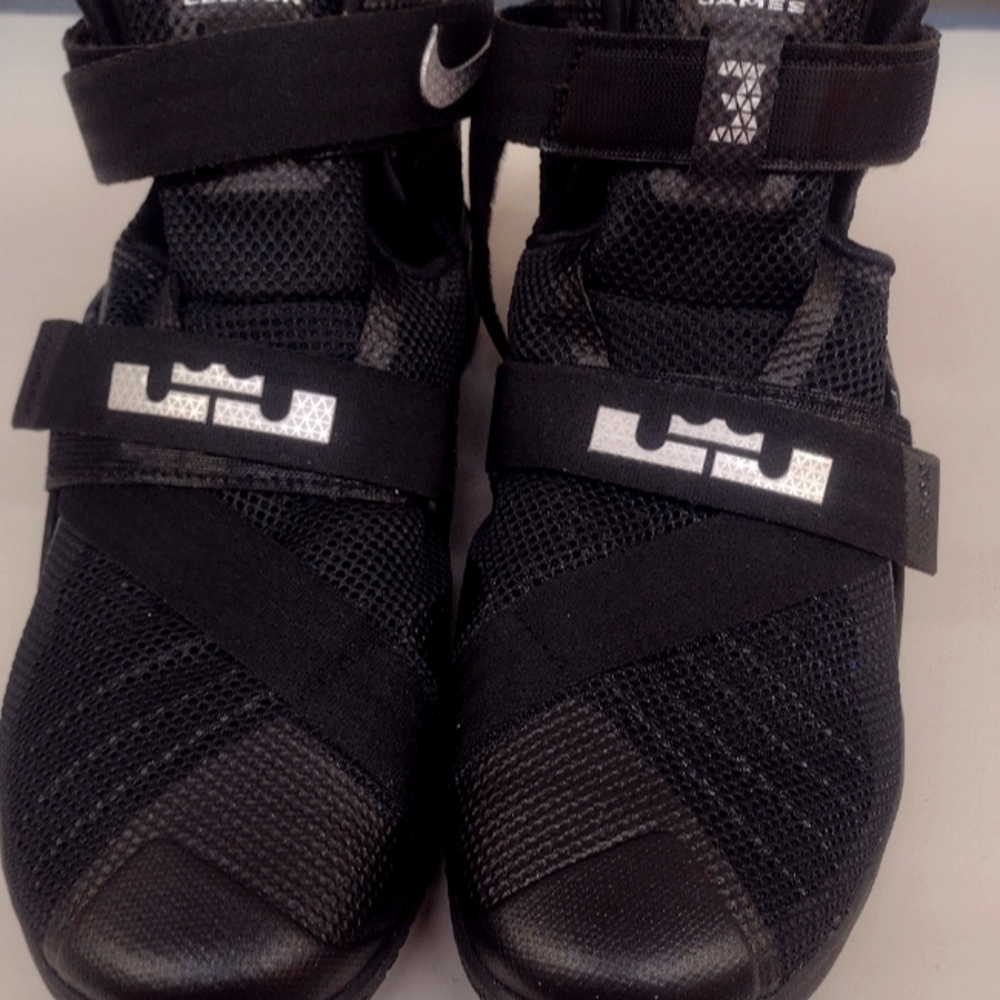 Nike Lebron Soldier IX 9 Black Metallic Silver Men Basketball Shoes 9